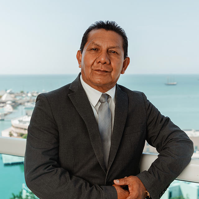 Abogado Atilio Alfonzo Pilco, Especializa su práctica en derecho inmobiliario, resolución de conflictos y derecho penal.